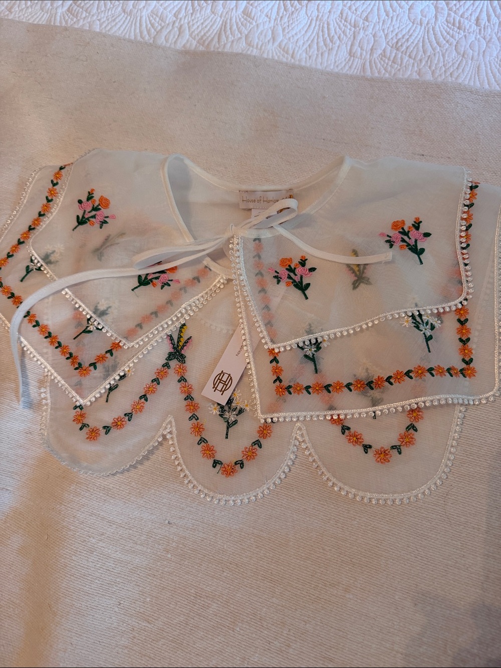 House of Harlow 1960 White Sheer Embroidered Floral Detachable Collar